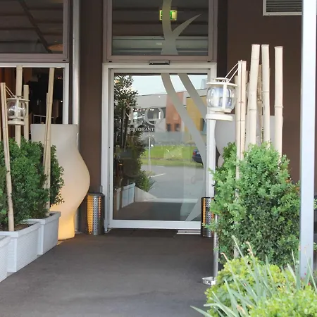 Eq Hotel